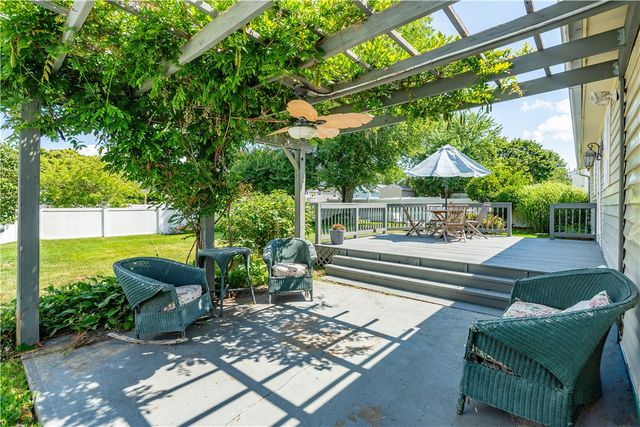 43 Topaz Drive, Warwick, RI 02818