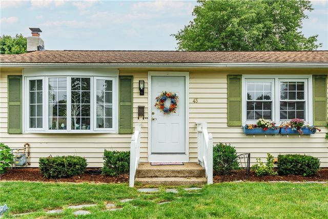 43 Topaz Drive, Warwick, RI 02818