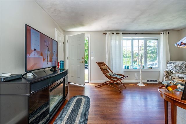 43 Topaz Drive, Warwick, RI 02818