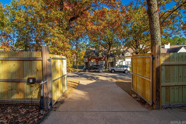 10600 Crestdale Lane, Little Rock, AR 72212