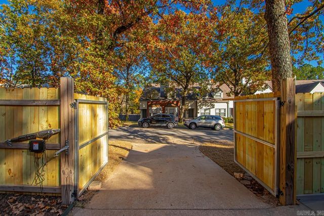 10600 Crestdale Lane, Little Rock, AR 72212