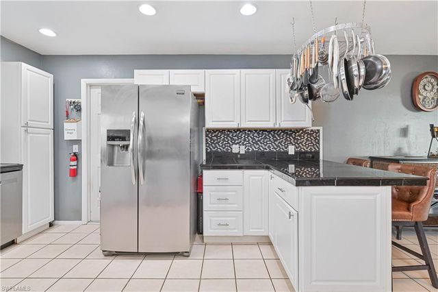 1210 SE 34th TER, Cape Coral, FL 33904