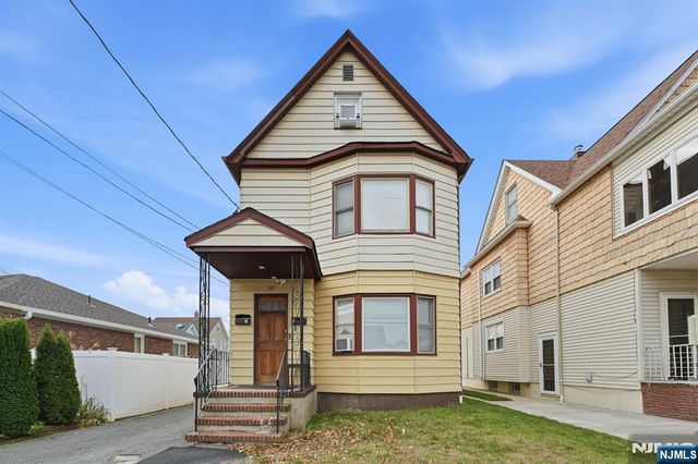 345 2nd Street, Saddle Brook, NJ 07663