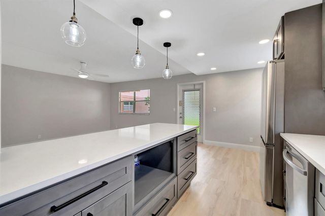 484 Saxony K, Delray Beach, FL 33446