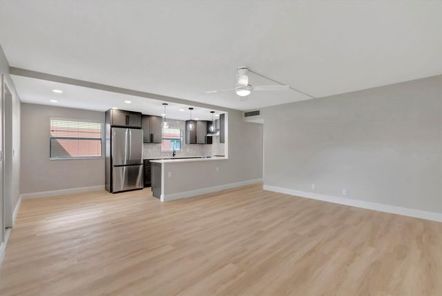 484 Saxony K, Delray Beach, FL 33446