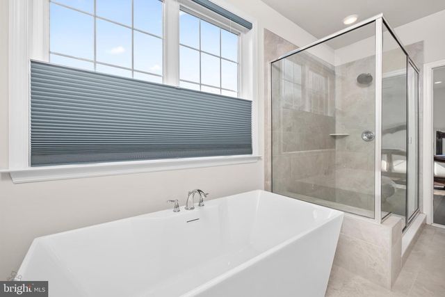 70 KATE CT, Easton, PA 18042
