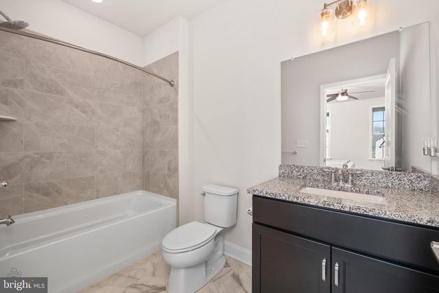 70 KATE CT, Easton, PA 18042