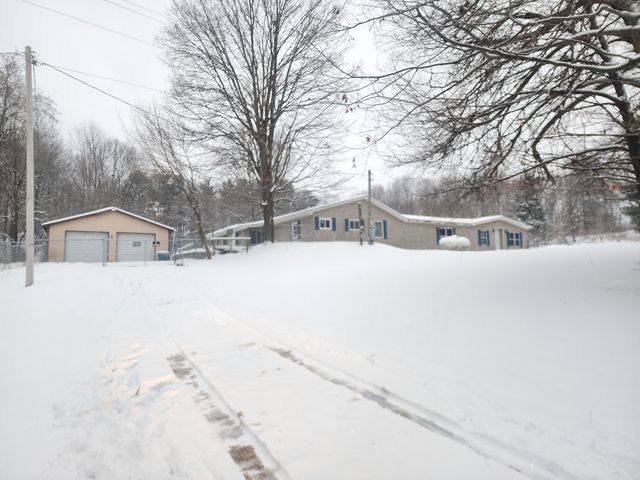 25113 12th Avenue, Gobles, MI 49055