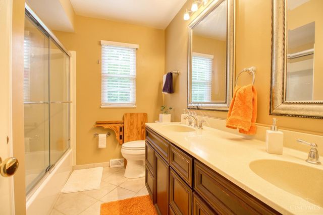 2434 Concordgreen Drive, Cincinnati, OH 45244