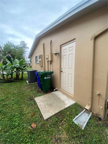 6940 NW 12th St, Margate, FL 33063