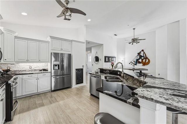 11033 Harbour Yacht CT 202, Fort Myers, FL 33908