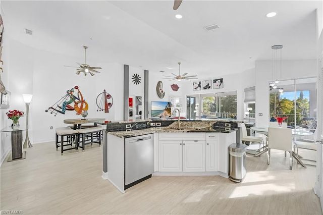 11033 Harbour Yacht CT 202, Fort Myers, FL 33908