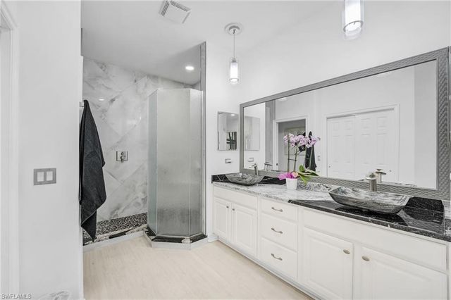 11033 Harbour Yacht CT 202, Fort Myers, FL 33908