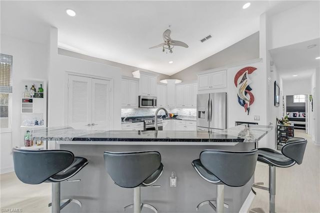 11033 Harbour Yacht CT 202, Fort Myers, FL 33908