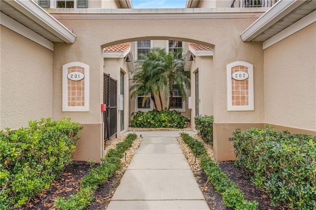 11033 Harbour Yacht CT 202, Fort Myers, FL 33908