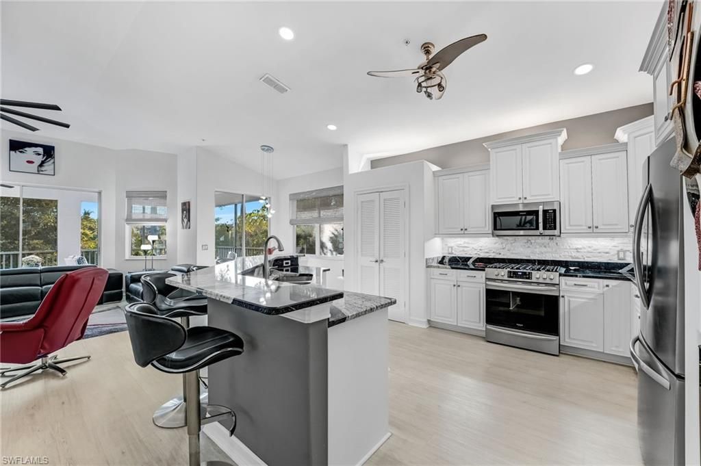 11033 Harbour Yacht CT 202, Fort Myers, FL 33908