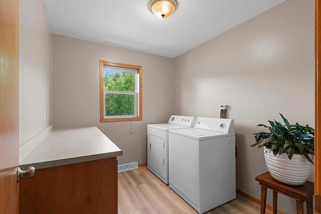 5071 SNAPDRAGON CIRCLE, Little Suamico, WI 54141