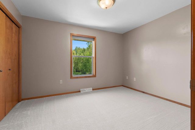 5071 SNAPDRAGON CIRCLE, Little Suamico, WI 54141