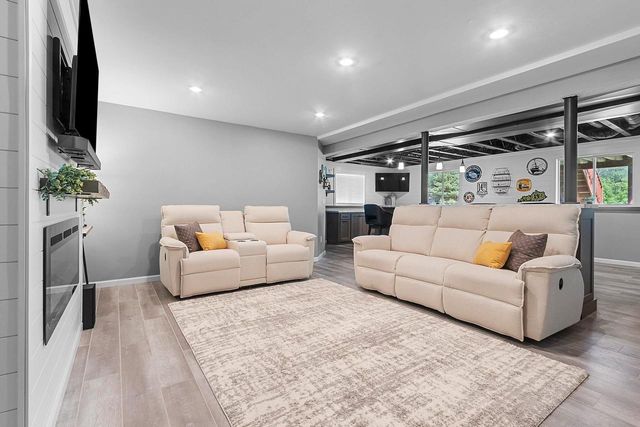 5071 SNAPDRAGON CIRCLE, Little Suamico, WI 54141