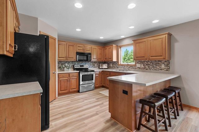 5071 SNAPDRAGON CIRCLE, Little Suamico, WI 54141