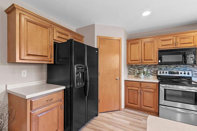 5071 SNAPDRAGON CIRCLE, Little Suamico, WI 54141