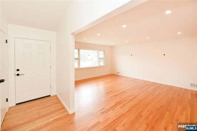 2 Kershner Place, Fair Lawn, NJ 07410