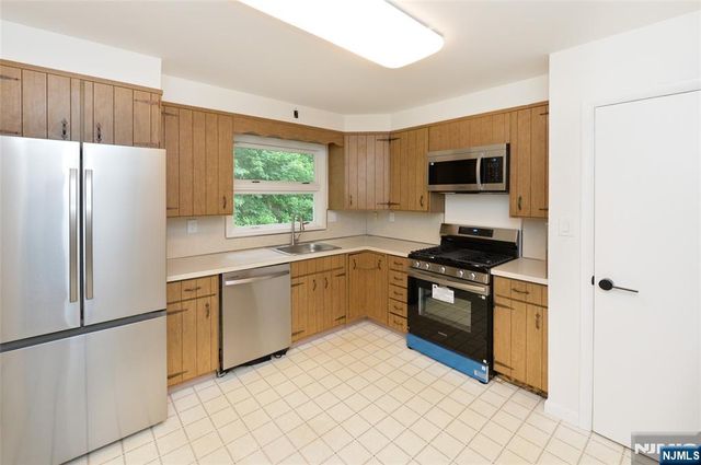 2 Kershner Place, Fair Lawn, NJ 07410