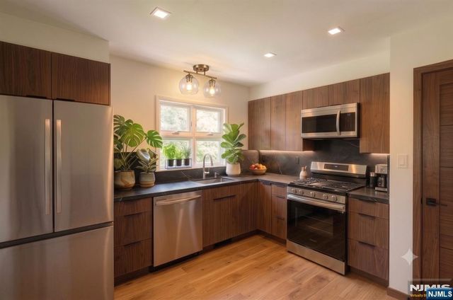 2 Kershner Place, Fair Lawn, NJ 07410