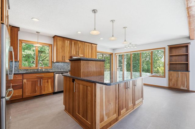 386 Bear Avenue S, Vadnais Heights, MN 55127
