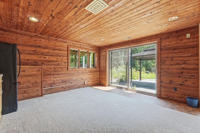 386 Bear Avenue S, Vadnais Heights, MN 55127