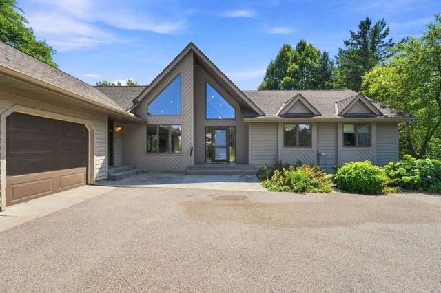 386 Bear Avenue S, Vadnais Heights, MN 55127