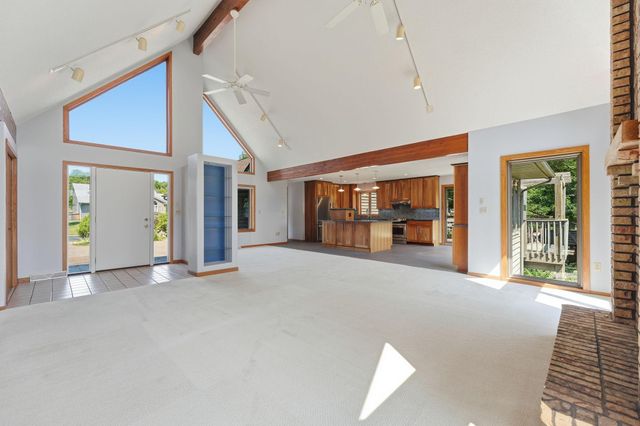 386 Bear Avenue S, Vadnais Heights, MN 55127