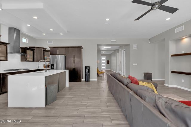 1256 DESERT NIGHT Street, El Paso, TX 79912