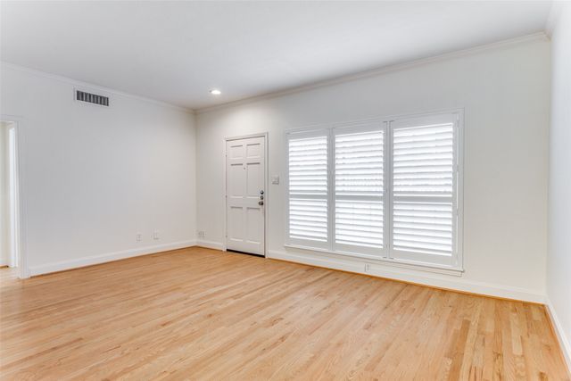 4405 Bellaire Drive S 119, Fort Worth, TX 76109