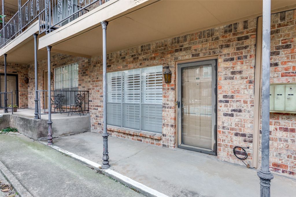 4405 Bellaire Drive S 119, Fort Worth, TX 76109