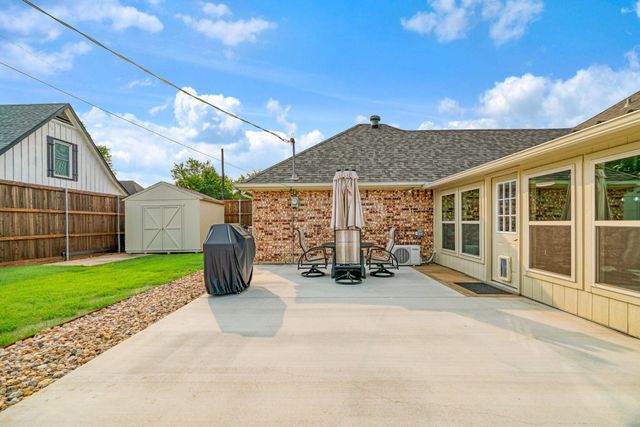 1945 N Collegiate Drive, Paris, TX 75462