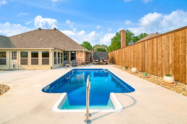 1945 N Collegiate Drive, Paris, TX 75462