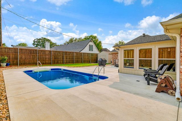 1945 N Collegiate Drive, Paris, TX 75462