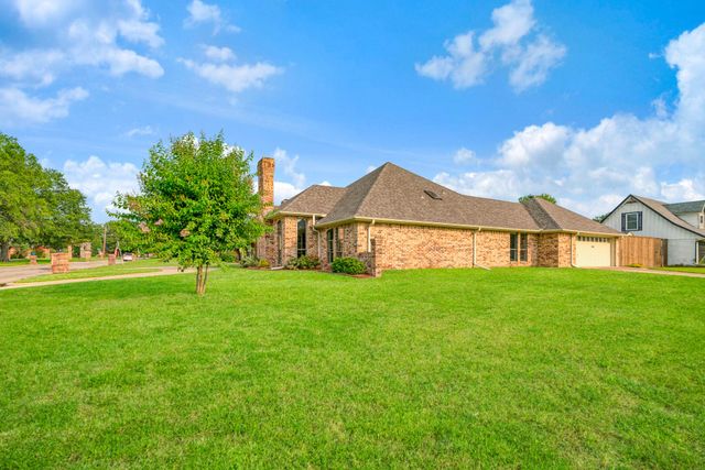 1945 N Collegiate Drive, Paris, TX 75462