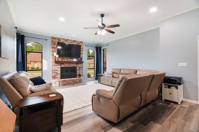 1945 N Collegiate Drive, Paris, TX 75462