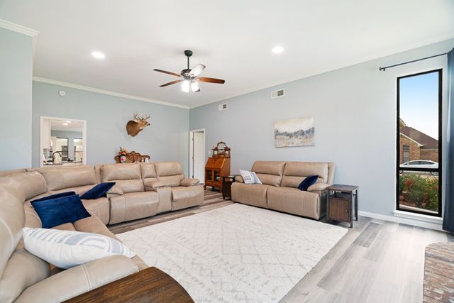 1945 N Collegiate Drive, Paris, TX 75462