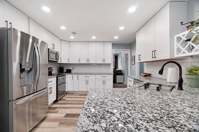 1945 N Collegiate Drive, Paris, TX 75462