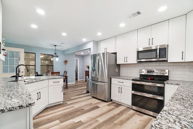 1945 N Collegiate Drive, Paris, TX 75462