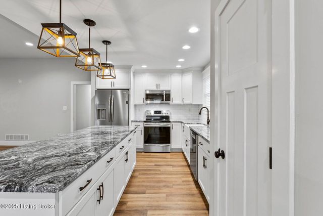 19 Clubhouse Ct, Taylorsville, KY 40071