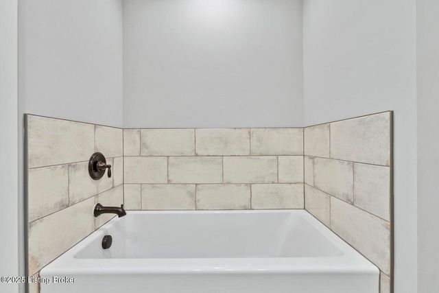 19 Clubhouse Ct, Taylorsville, KY 40071