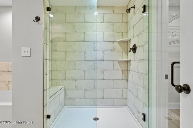 19 Clubhouse Ct, Taylorsville, KY 40071