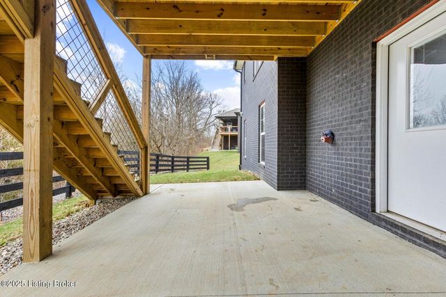 19 Clubhouse Ct, Taylorsville, KY 40071