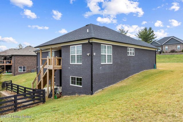 19 Clubhouse Ct, Taylorsville, KY 40071