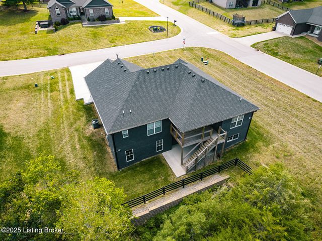 19 Clubhouse Ct, Taylorsville, KY 40071