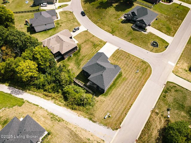 19 Clubhouse Ct, Taylorsville, KY 40071